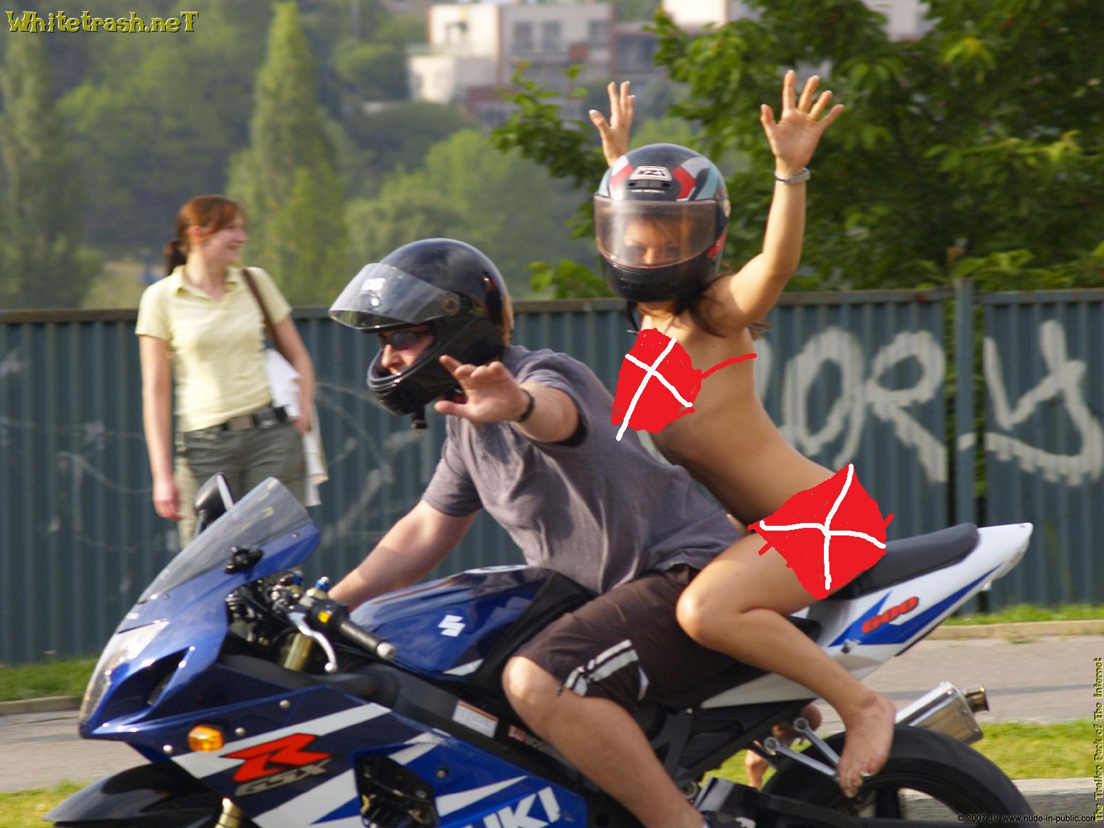 голая девушка катается на мотоцикле - ero-foto.fun